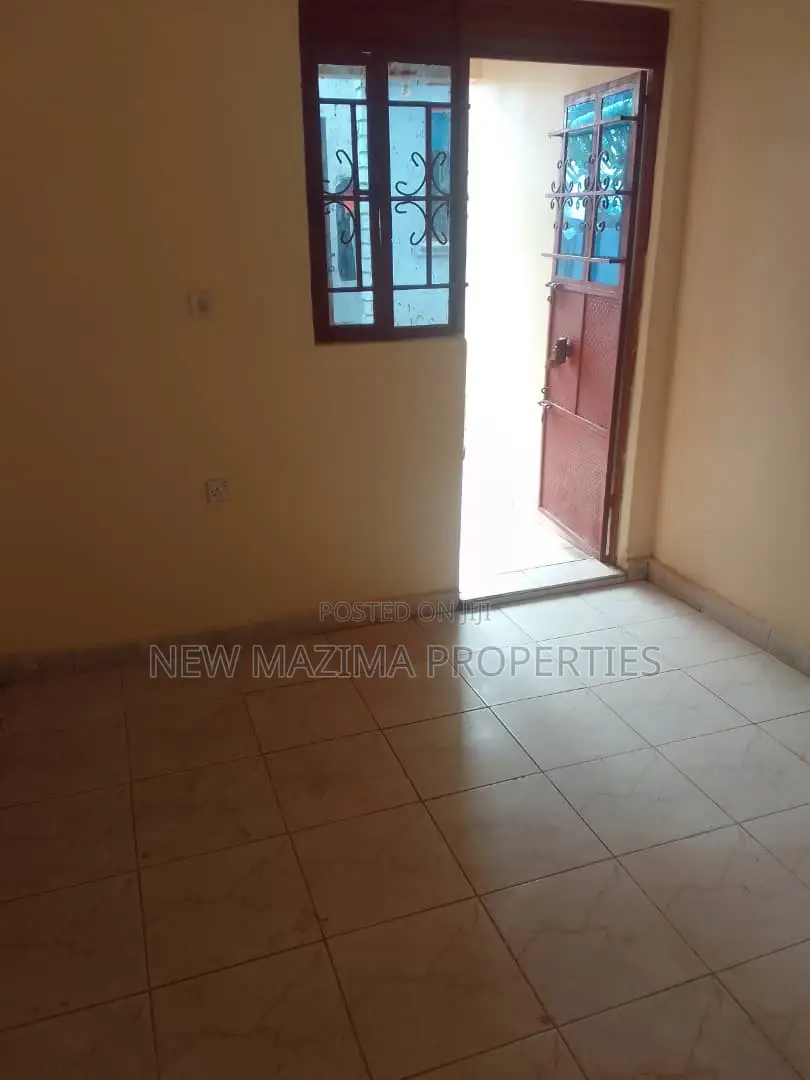 7bdrm House in After Munyonyo On, Division A for sale in Division A