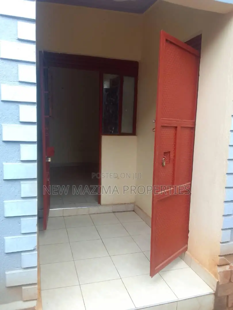7bdrm House in After Munyonyo On, Division A for sale in Division A