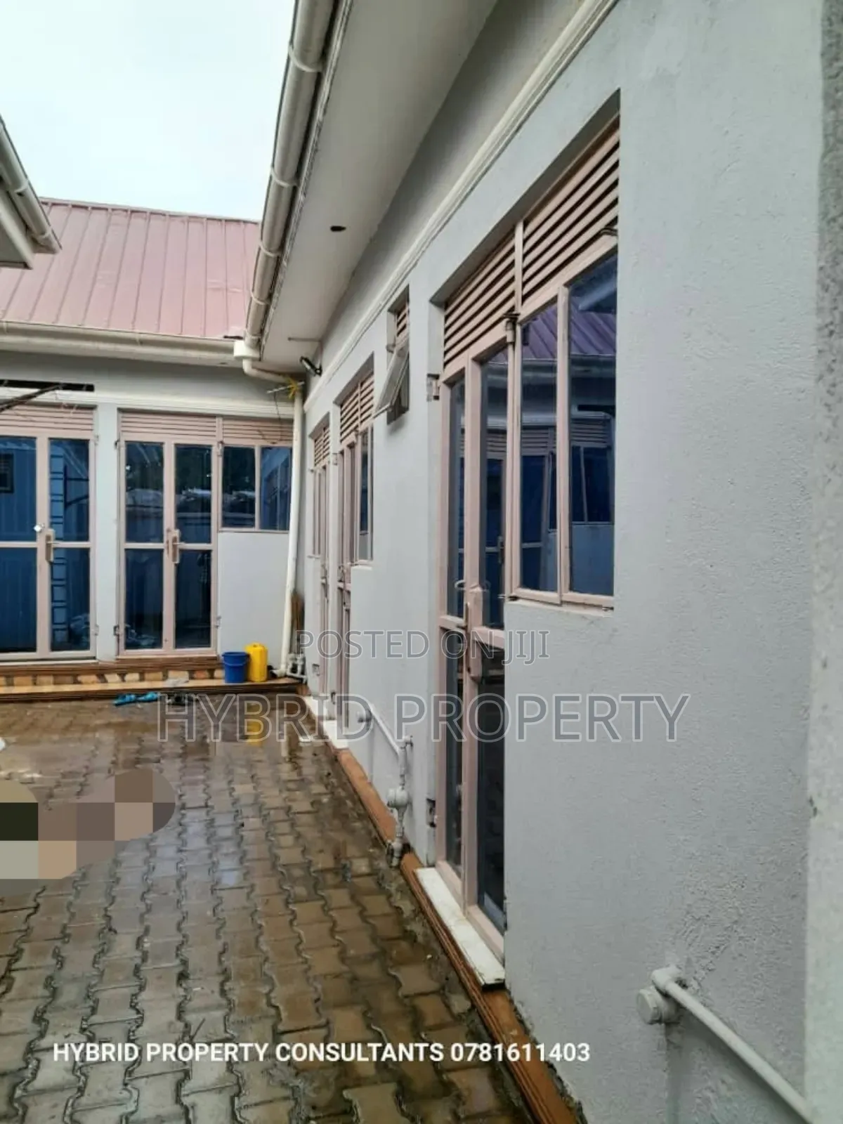 8bdrm Apartment in Kasubi Town Along, Rubaga for sale in Rubaga
