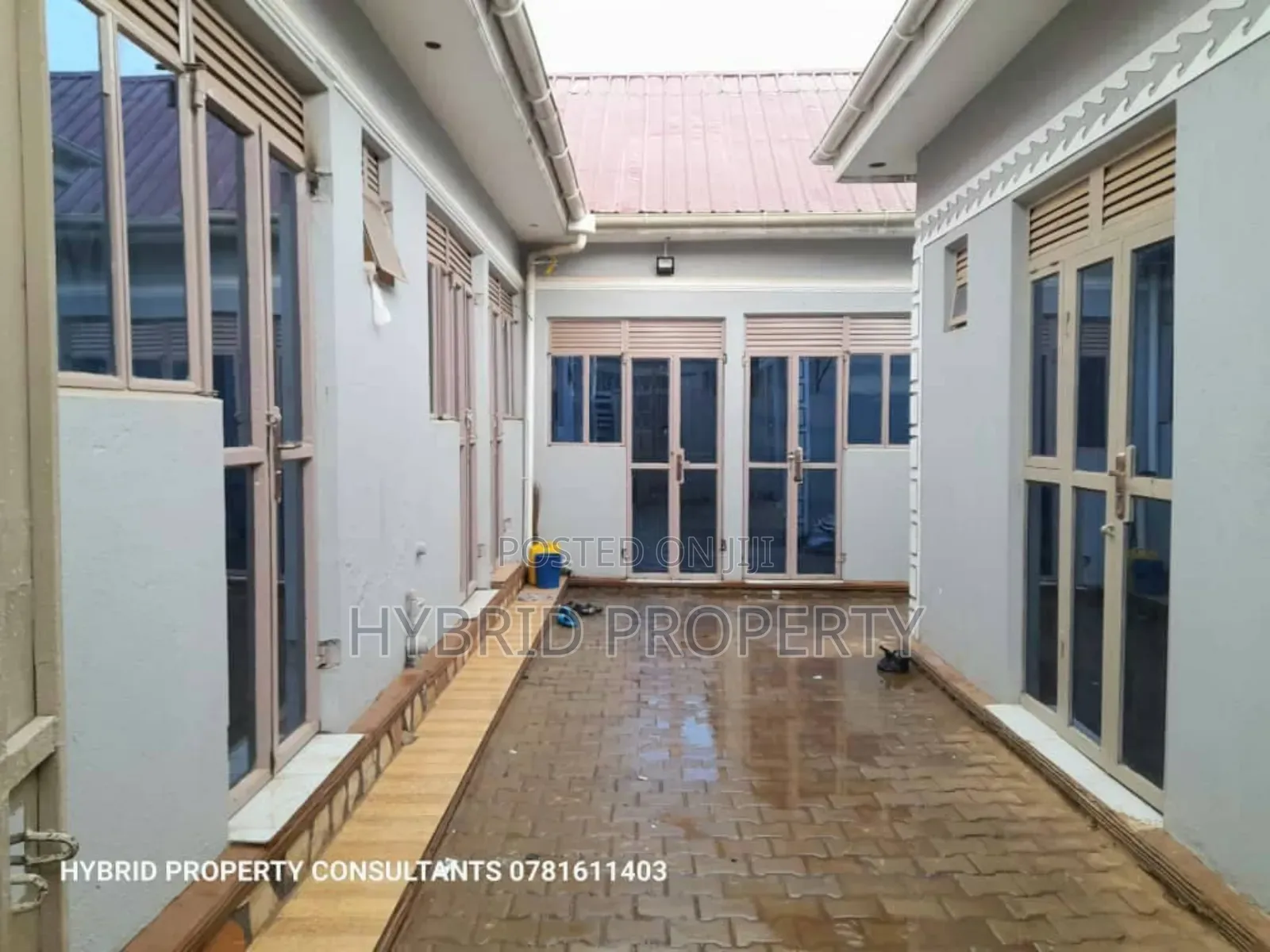 8bdrm Apartment in Kasubi Town Along, Rubaga for sale in Rubaga