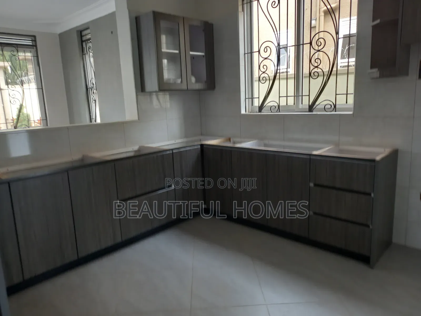 Furnished 2bdrm Apartment in Kira Town for sale in Kira