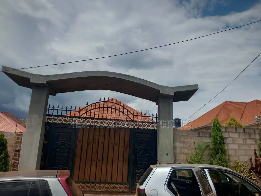 3bdrm Bungalow in Kitende Kitovu, Division A for sale in Division A
