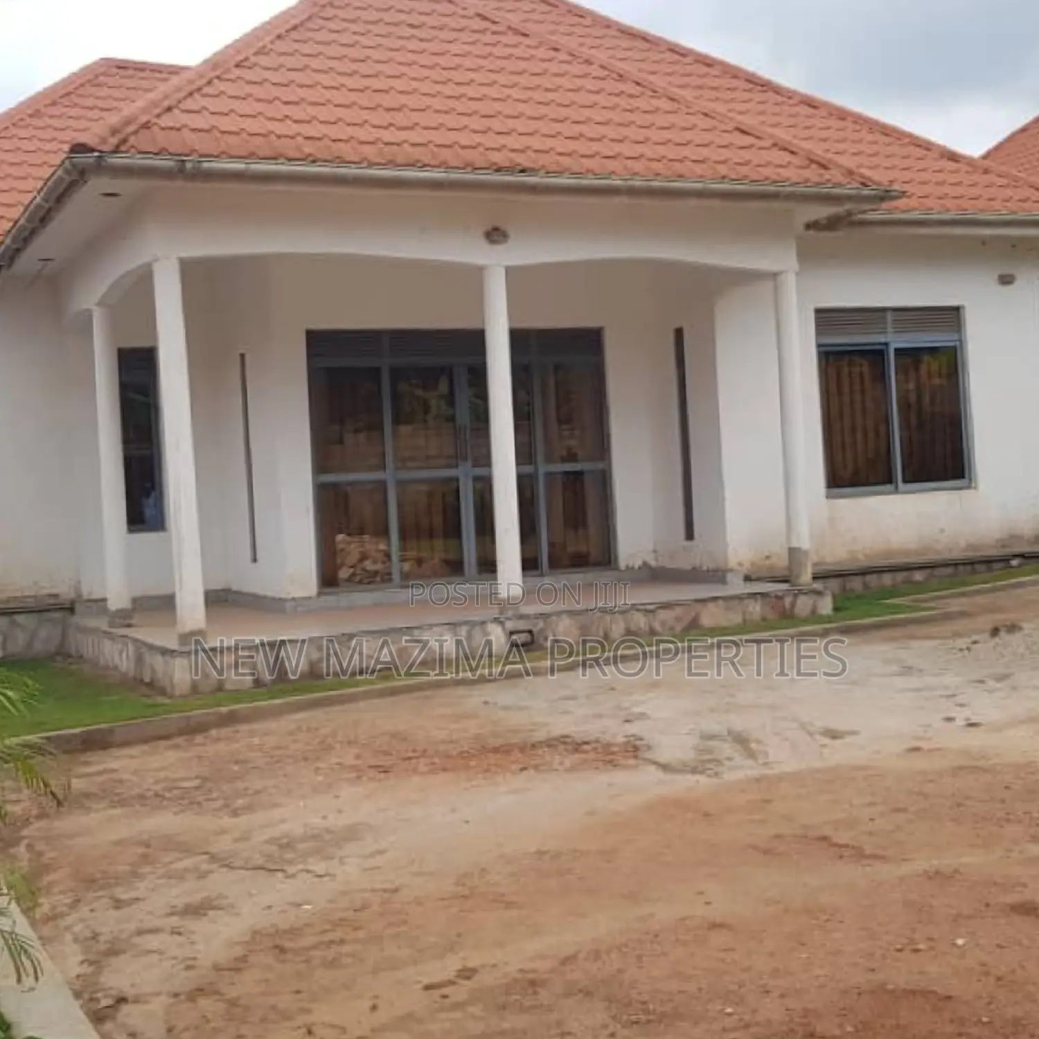 3bdrm Bungalow in Kitende Kitovu, Division A for sale in Division A