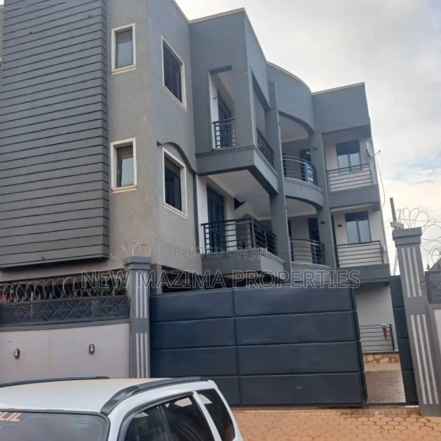 11bdrm Block of Flats in Najjanankumbi Along, Division A for sale in Division A