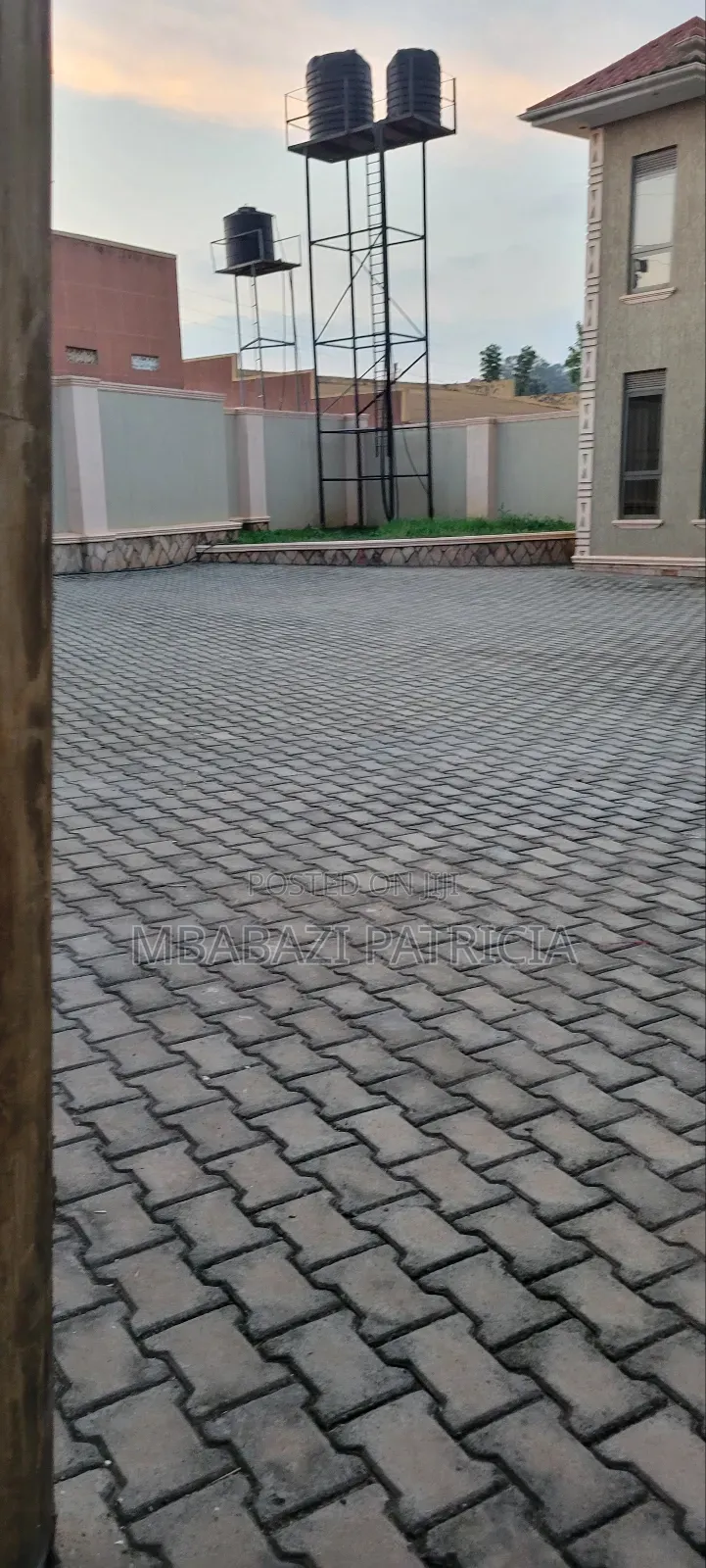 8bdrm House in Non, Nabweru for sale in Nabweru
