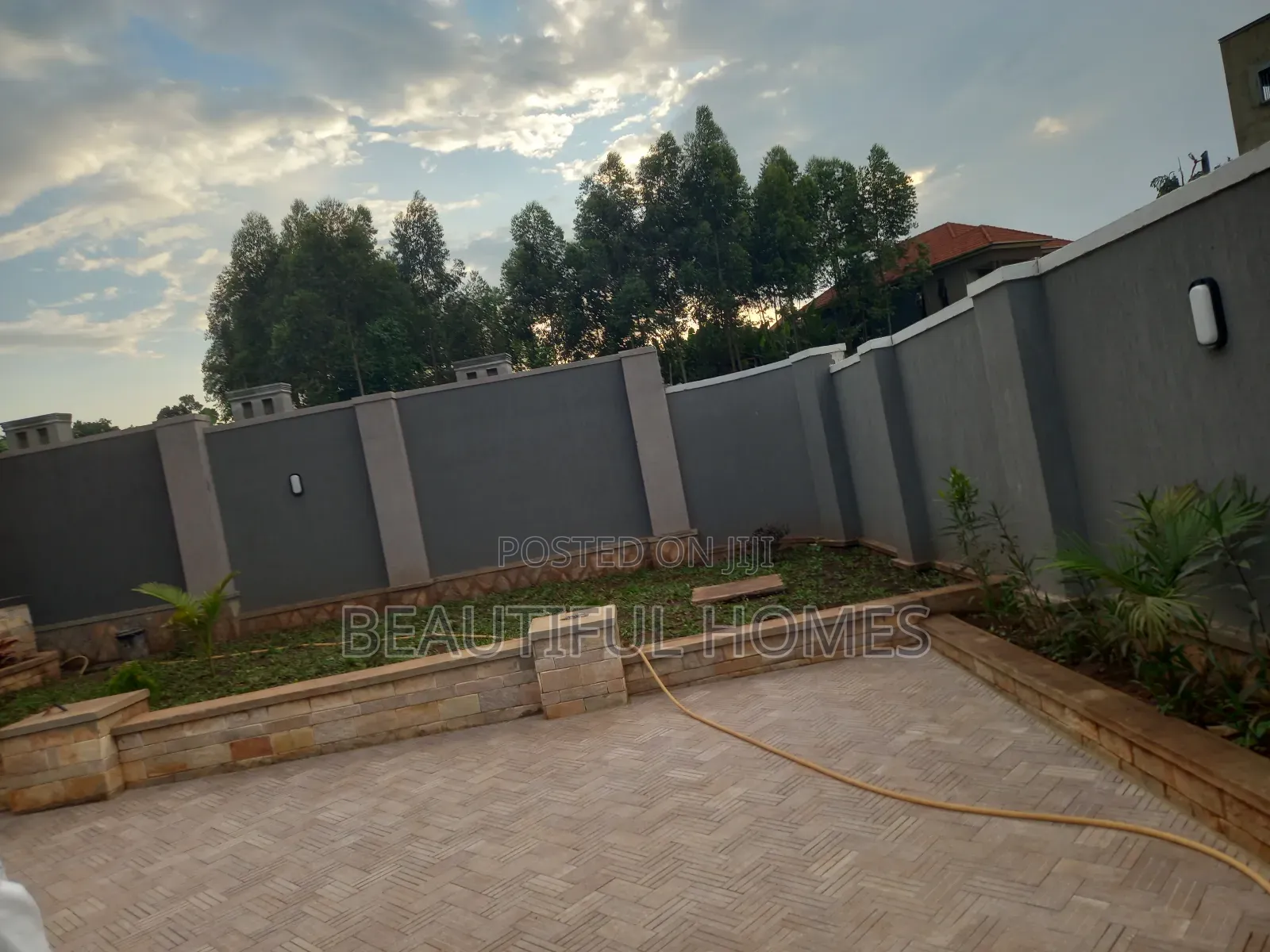 Furnished 5bdrm Duplex in Kira Town for sale in Kira