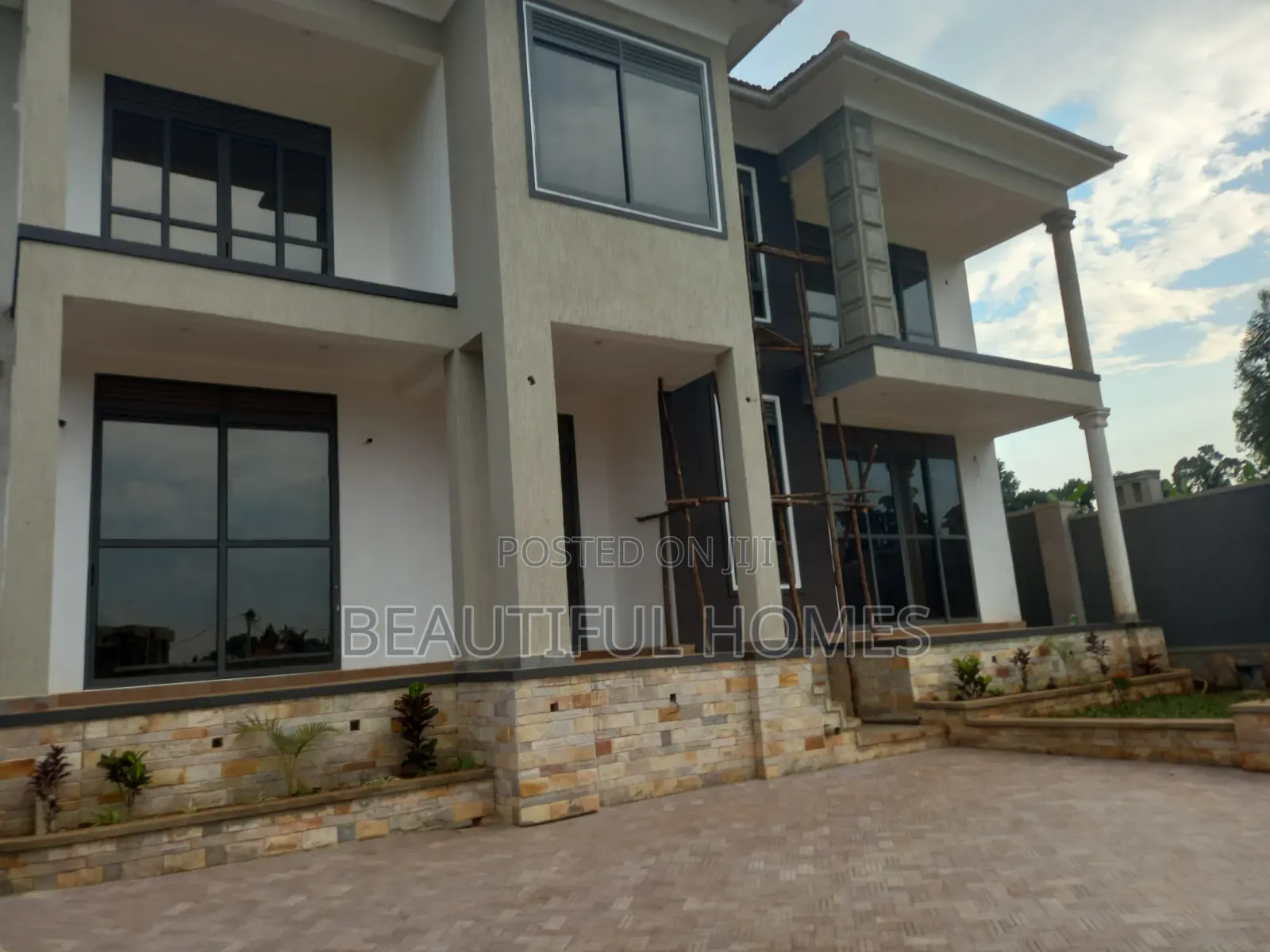 Furnished 5bdrm Duplex in Kira Town for sale in Kira