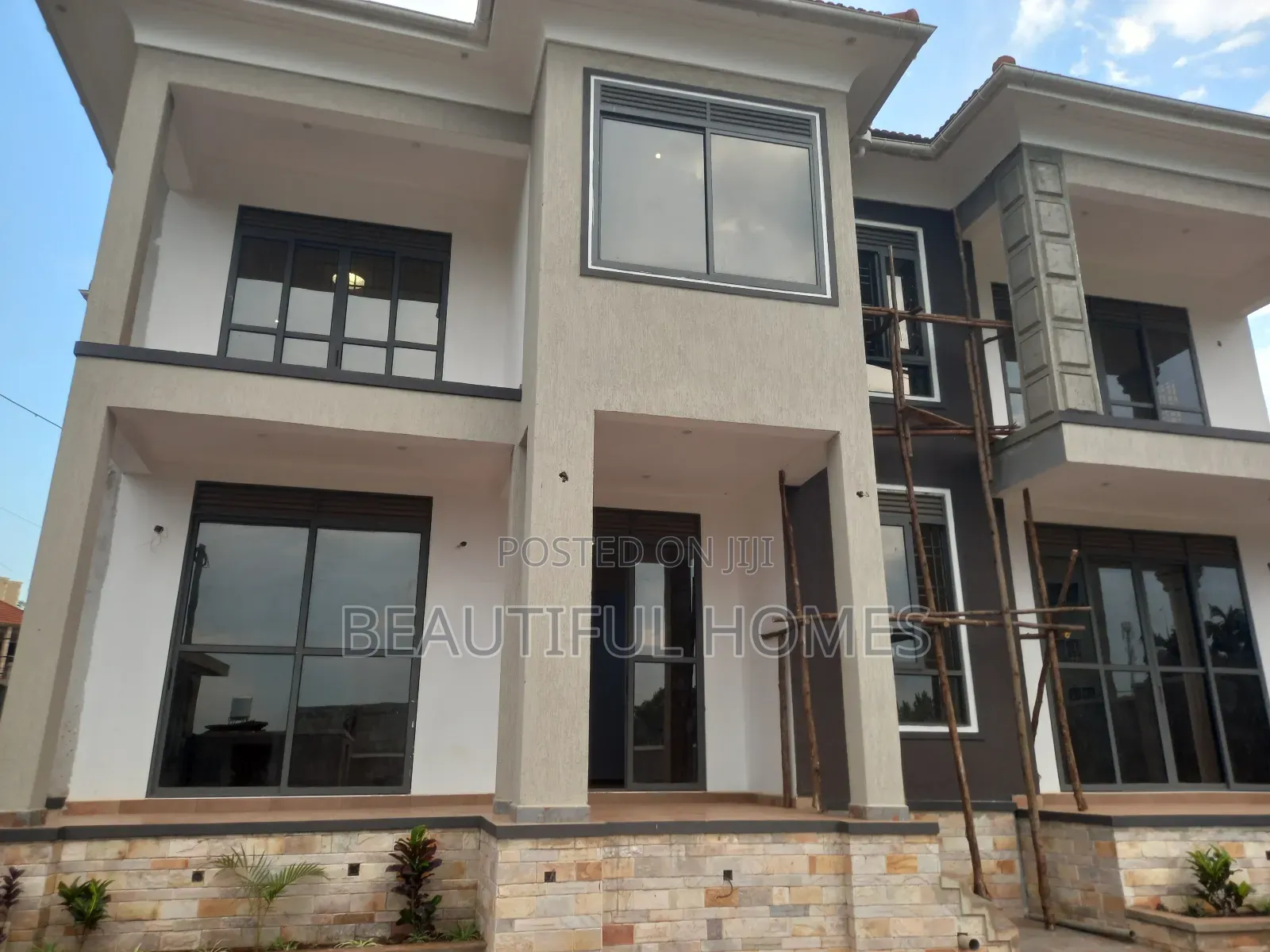 Furnished 5bdrm Mansion in Kira Corporate for sale in Kira