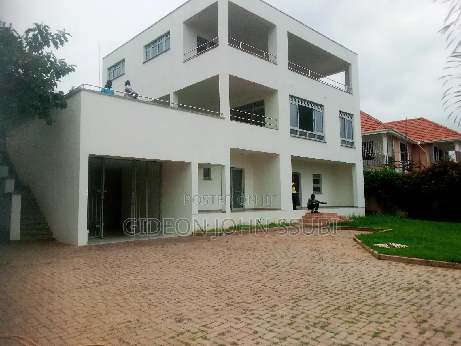 6bdrm Mansion in Buziga Lukuli Road, Makindye for sale in Makindye