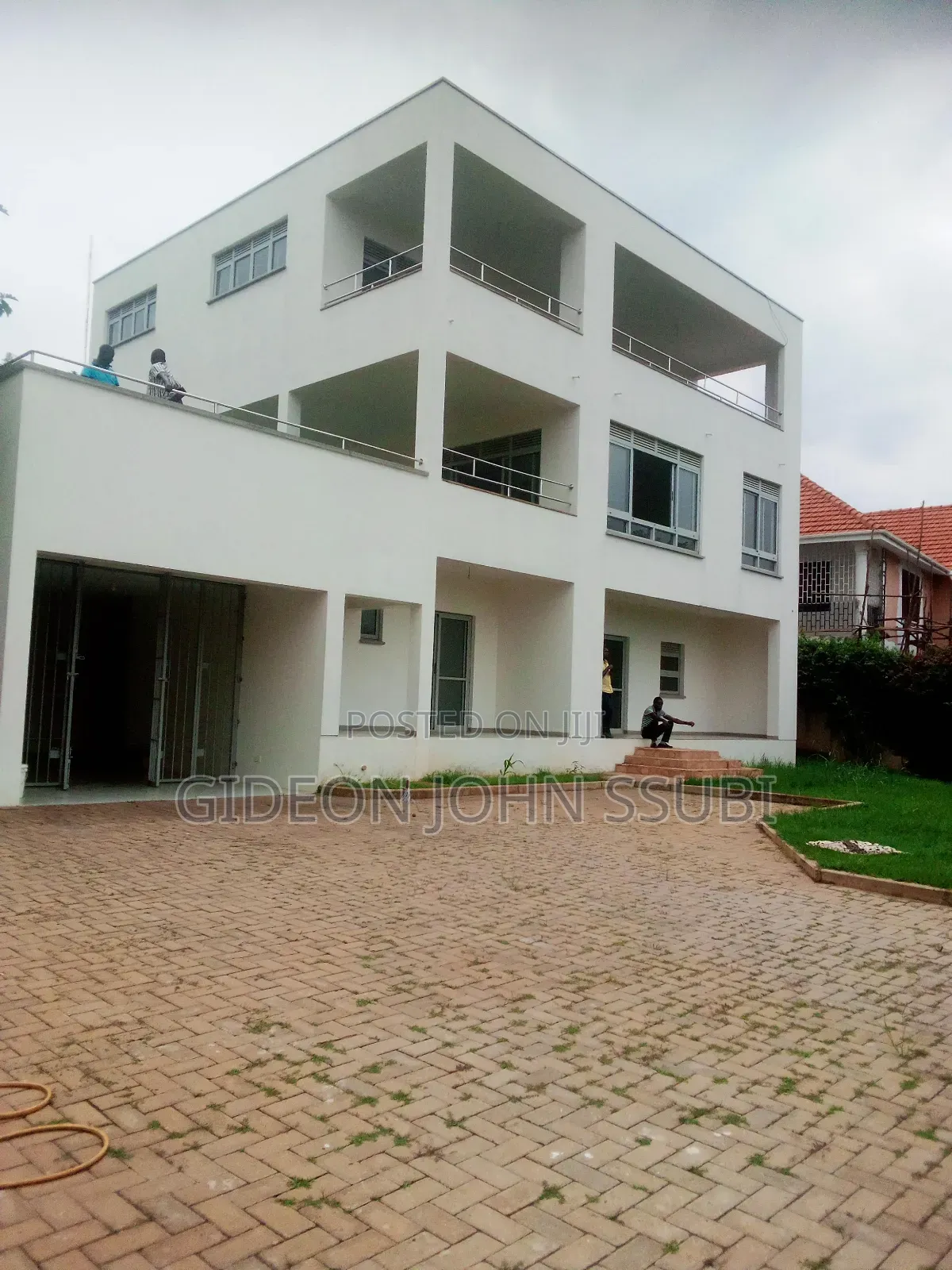 6bdrm Mansion in Buziga Lukuli Road, Makindye for sale in Makindye