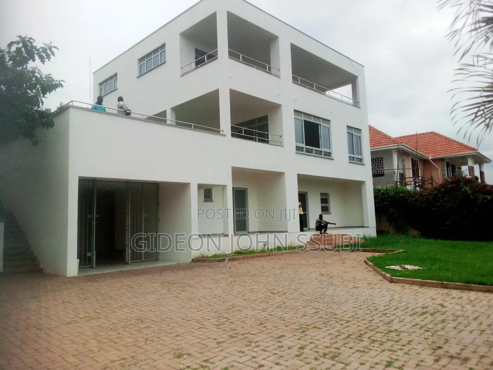 6bdrm Mansion in Buziga Lukuli Road, Makindye for sale in Makindye