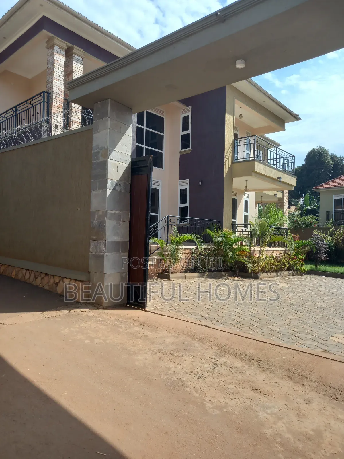 Furnished 6bdrm Duplex in Kira Tarmacked for sale in Kira