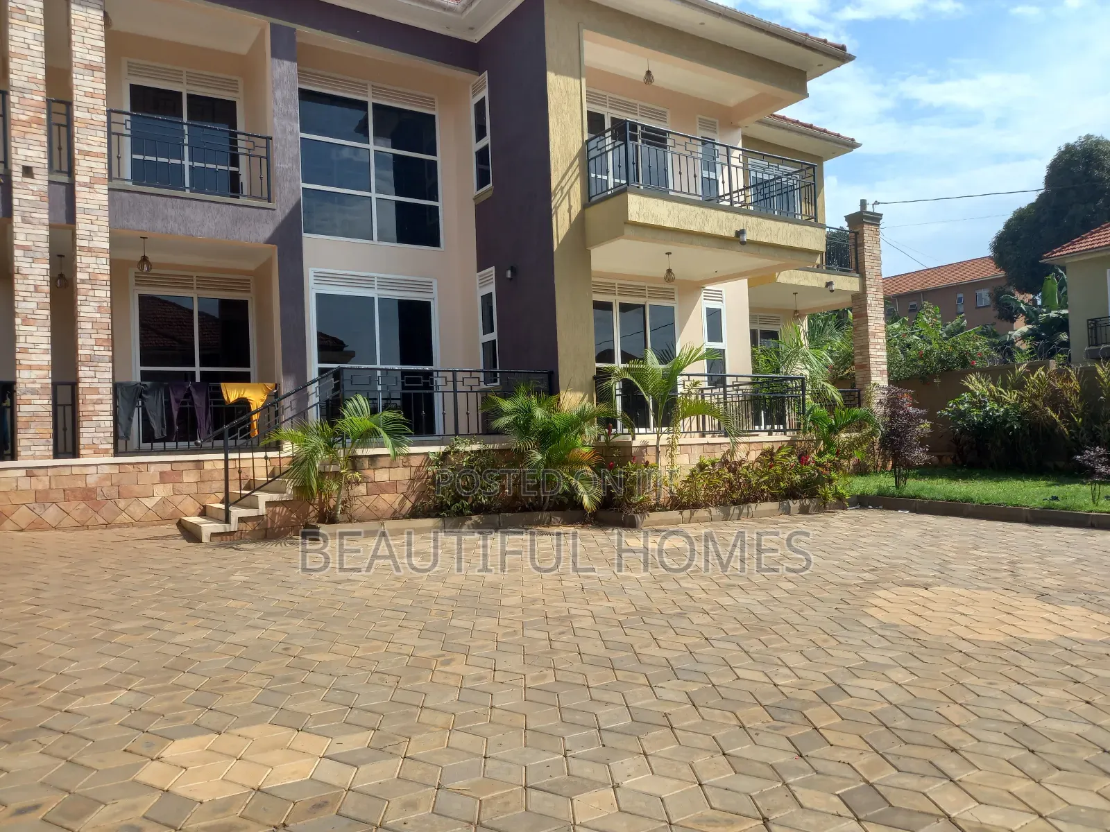 Furnished 6bdrm Duplex in Kira Tarmacked for sale in Kira