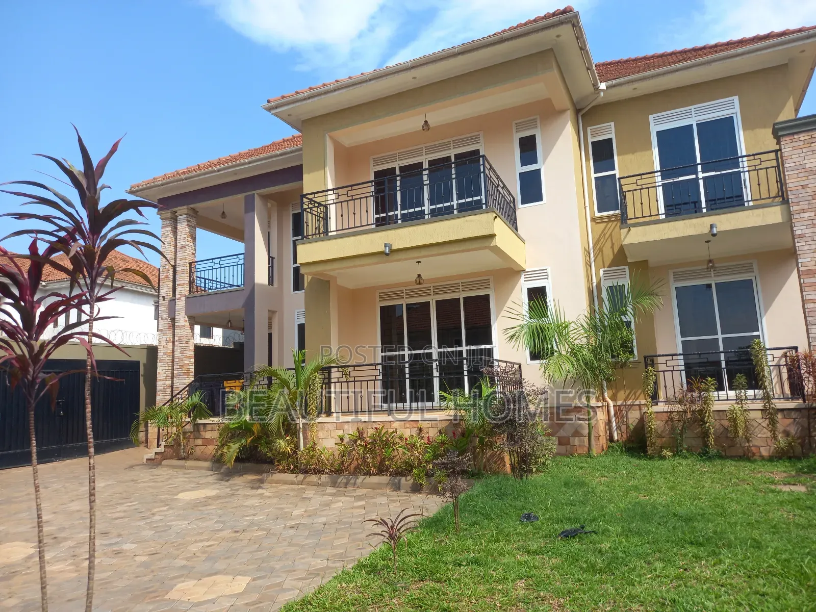Furnished 6bdrm Duplex in Kira Tarmacked for sale in Kira