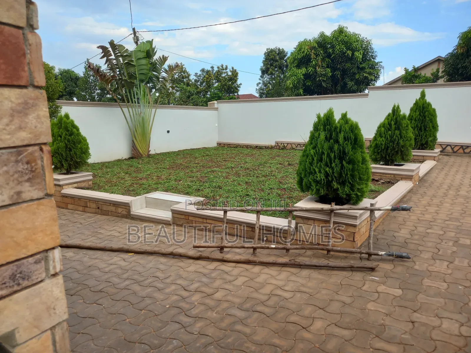 Furnished 4bdrm House in Kira for sale in Kira