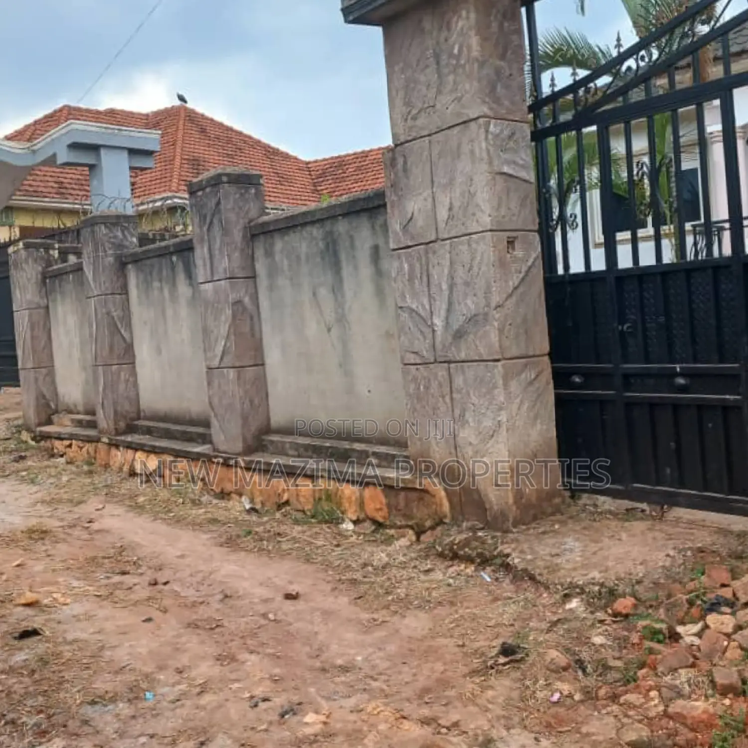 3bdrm Bungalow in Seguku Ntebe Rd, Division A for sale in Division A