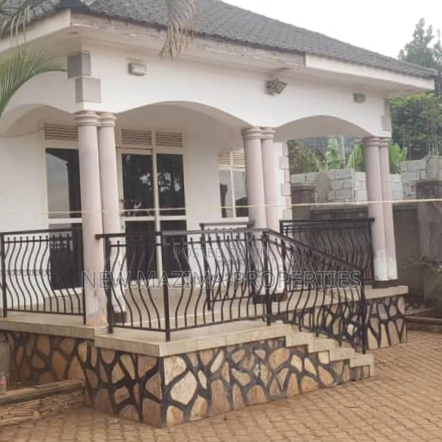 3bdrm Bungalow in Seguku Ntebe Rd, Division A for sale in Division A