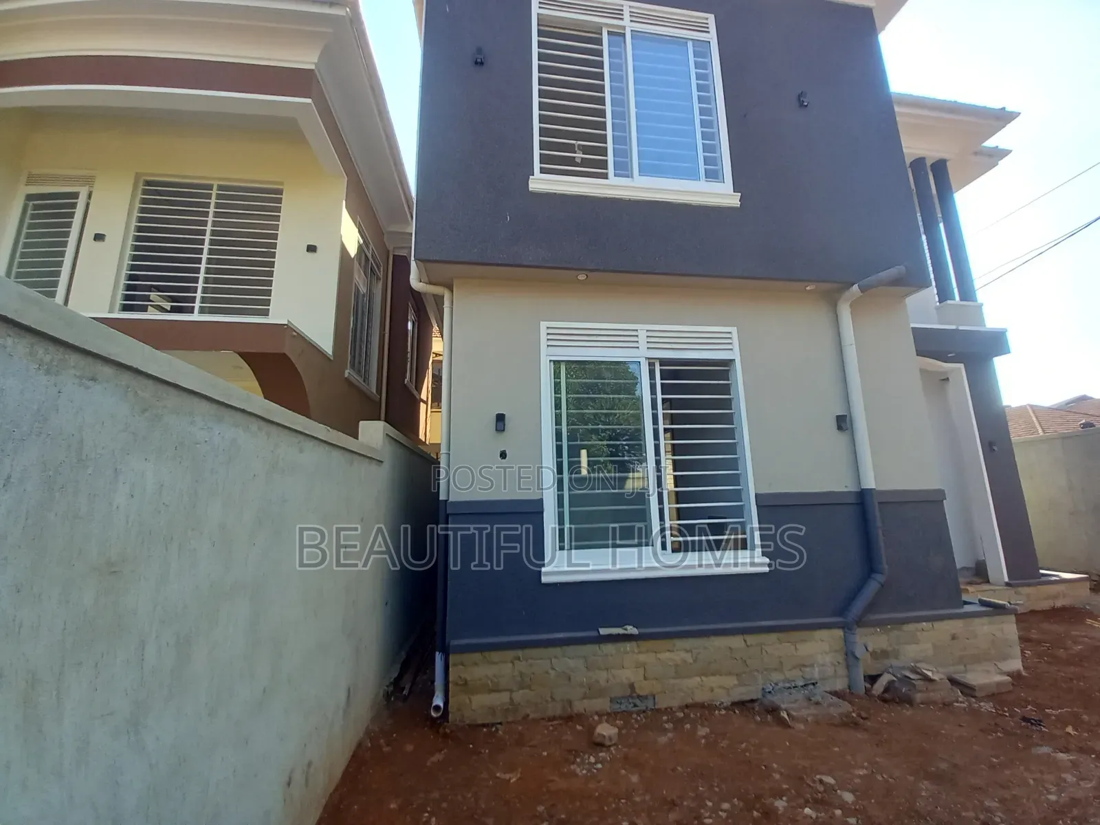 Furnished 4bdrm Duplex in Kira for sale in Kira