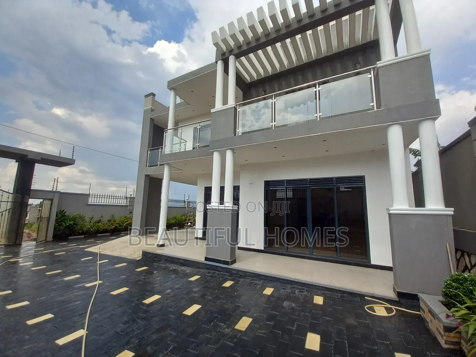 Furnished 5bdrm Mansion in Kira for sale in Kira