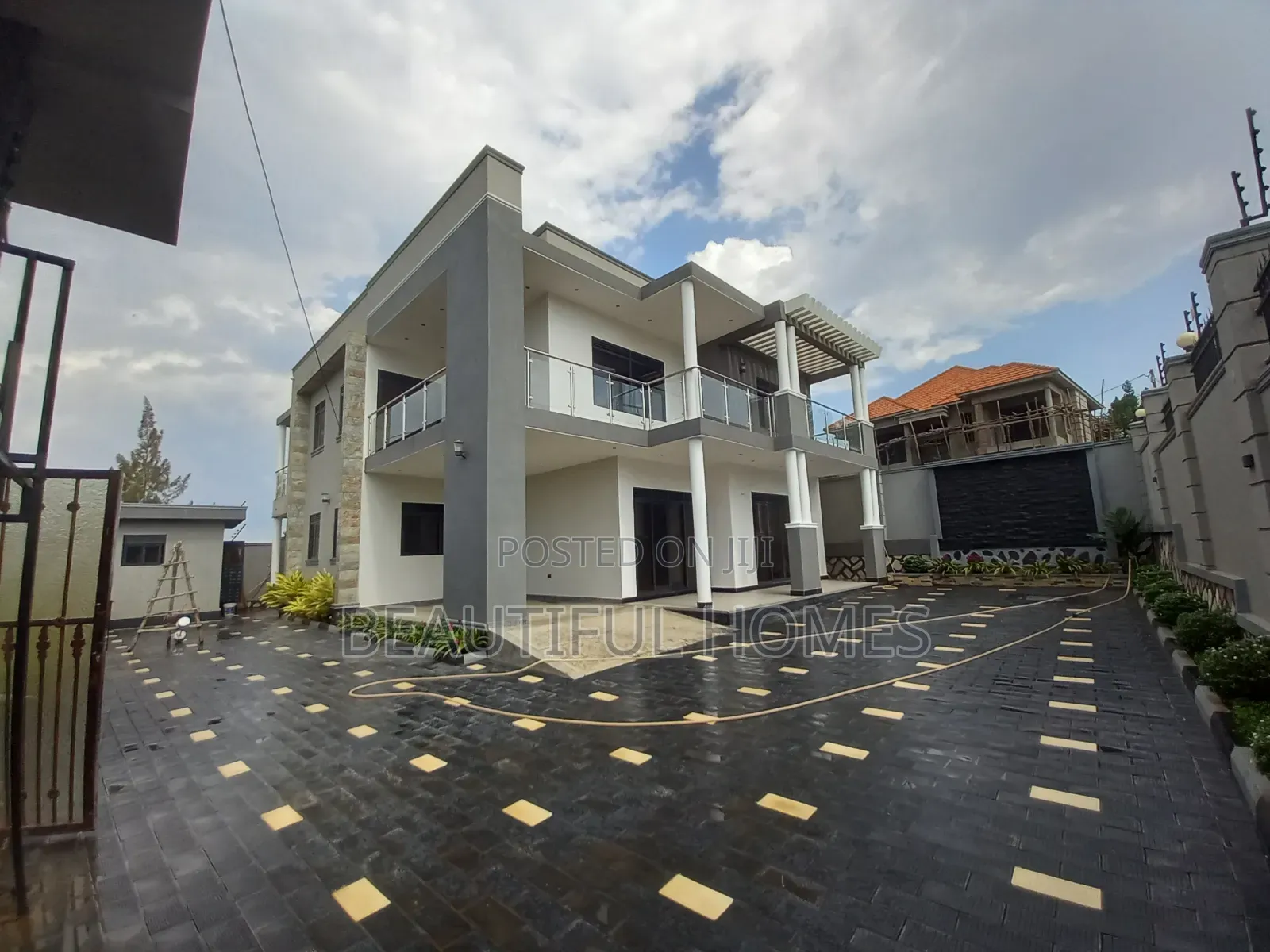 Furnished 5bdrm Mansion in Kira for sale in Kira