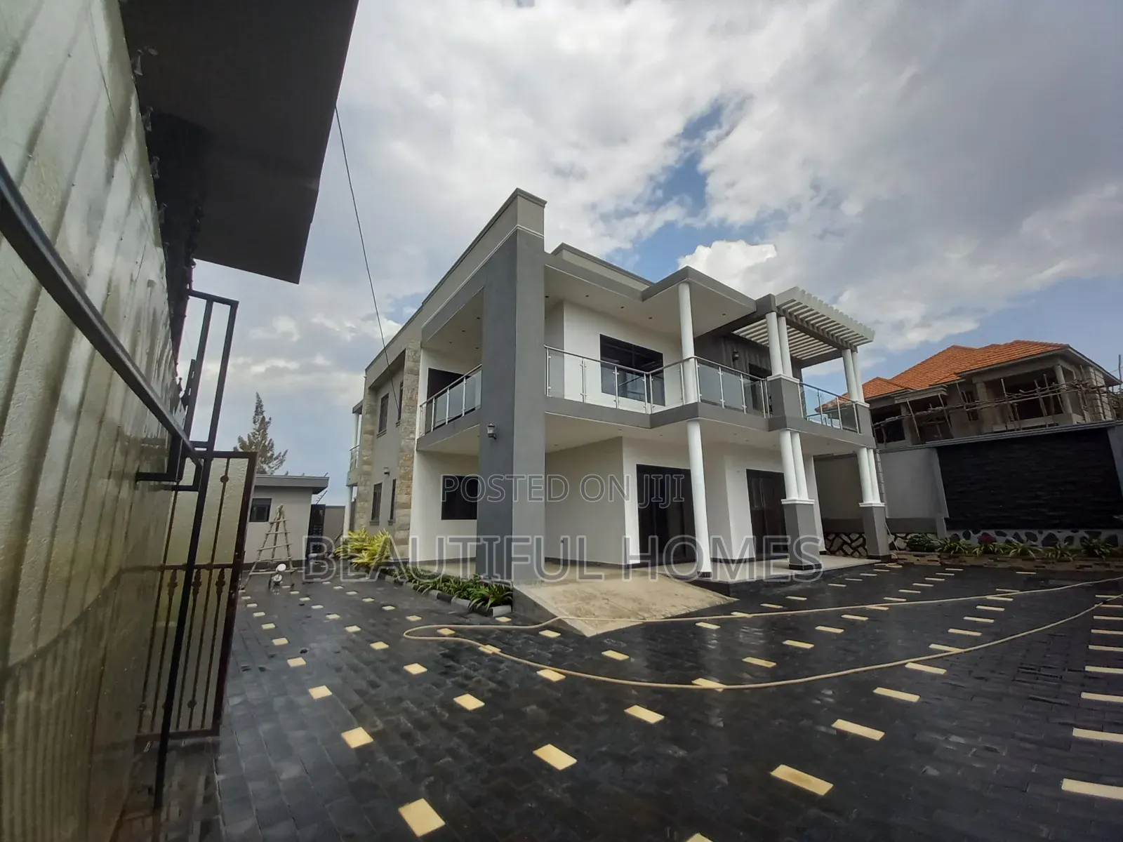 Furnished 5bdrm Mansion in Kira for sale in Kira