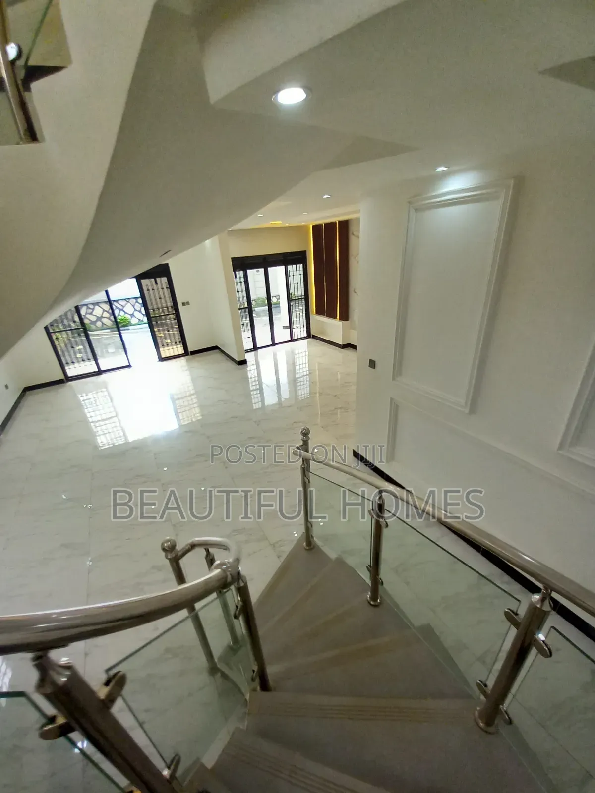 Furnished 5bdrm Duplex in Kira Rich for sale in Kira