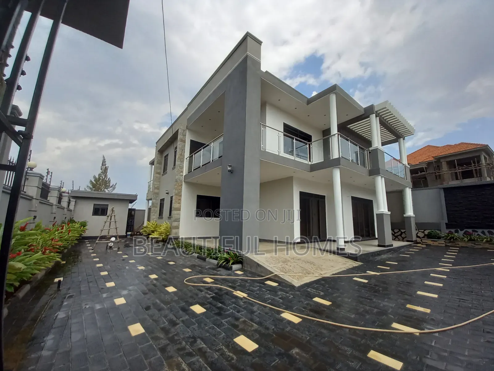 Furnished 5bdrm Mansion in Kira for sale in Kira