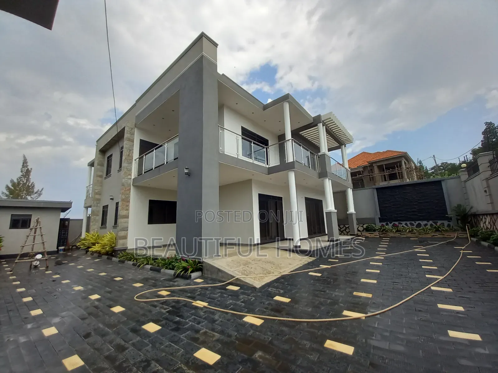 Furnished 5bdrm Mansion in Kira for sale in Kira
