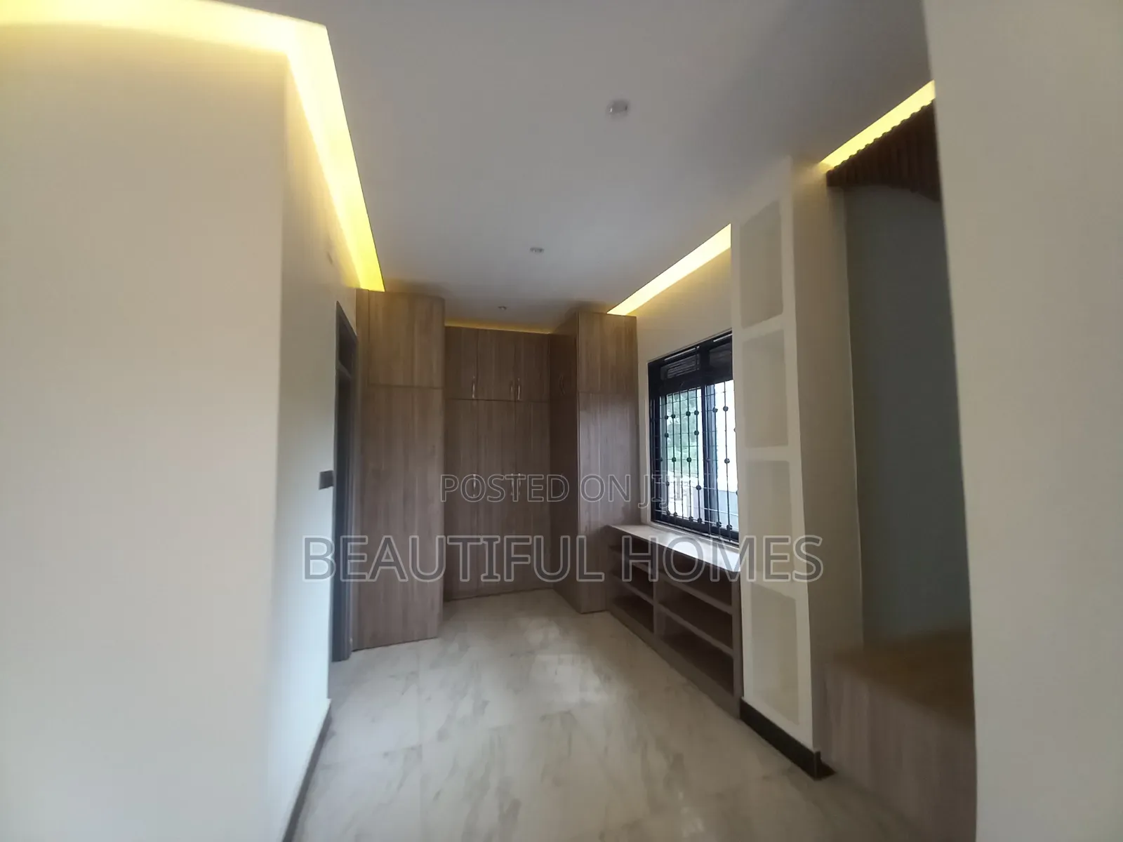 Furnished 5bdrm Mansion in Kira for sale in Kira