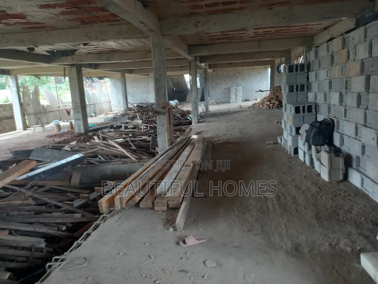 Furnished 2bdrm Condo in Kira Town for sale in Kira