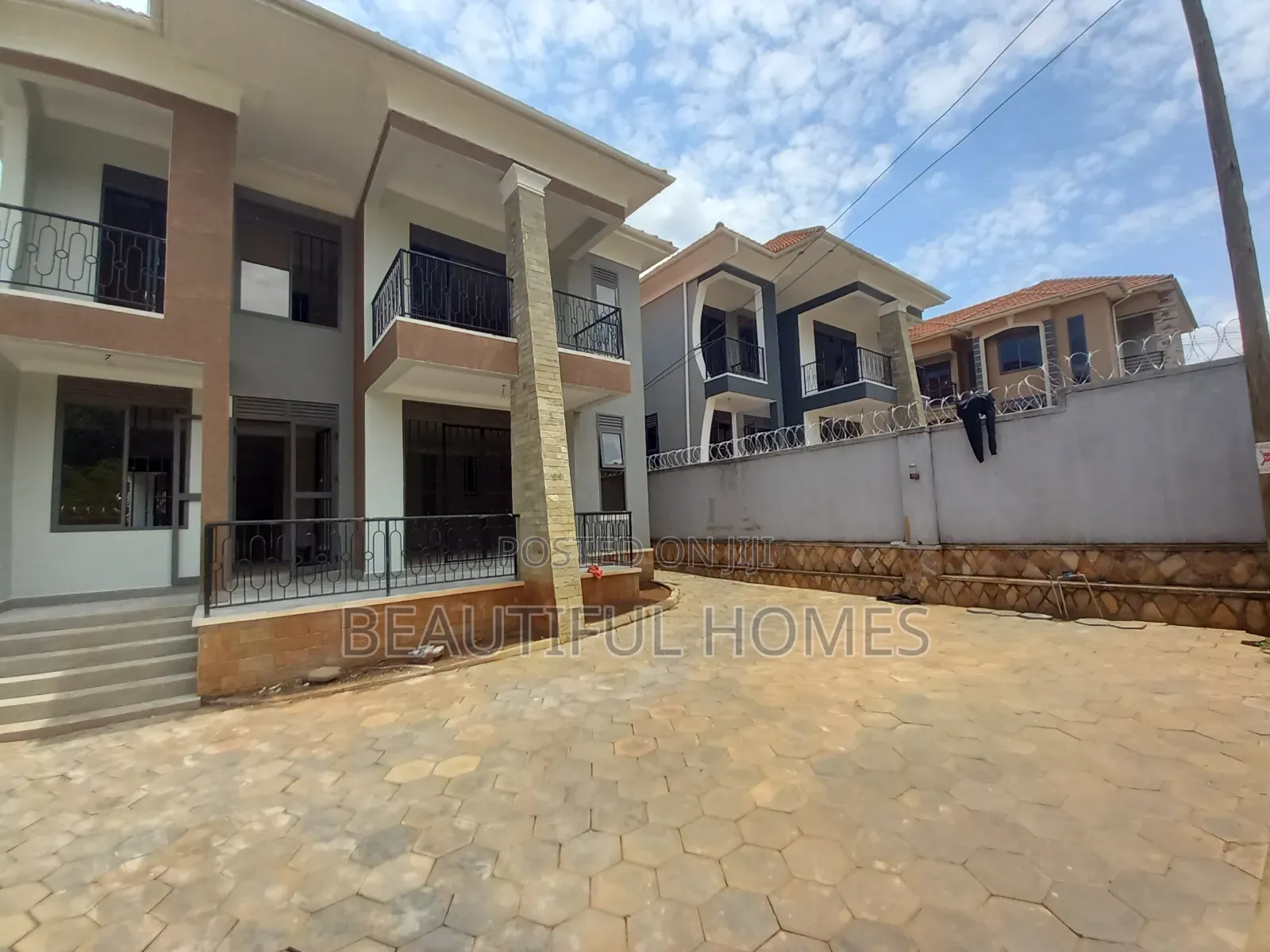 Furnished 4bdrm Duplex in Kira Gated Estate for sale in Kira