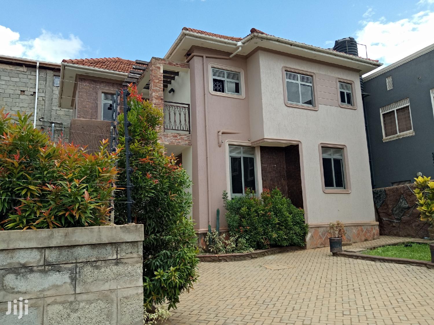 Kira Posh Castle For Sell In Tarmacked Neighborhood in Kampala