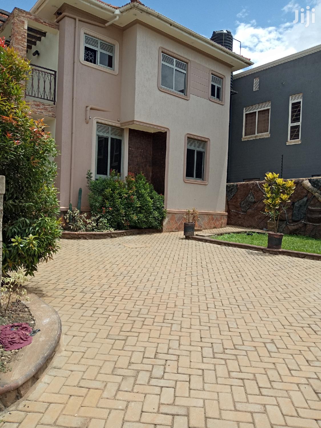 Kira Posh Castle For Sell In Tarmacked Neighborhood in Kampala