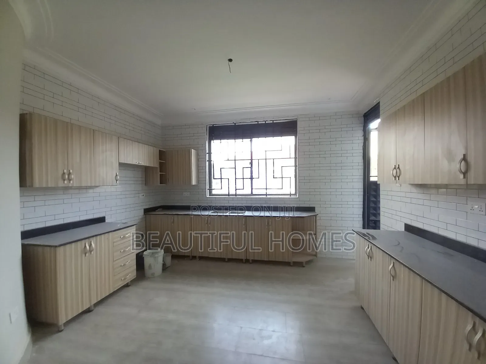 Furnished 4bdrm Duplex in Kira Modern Tarmack for sale in Kira