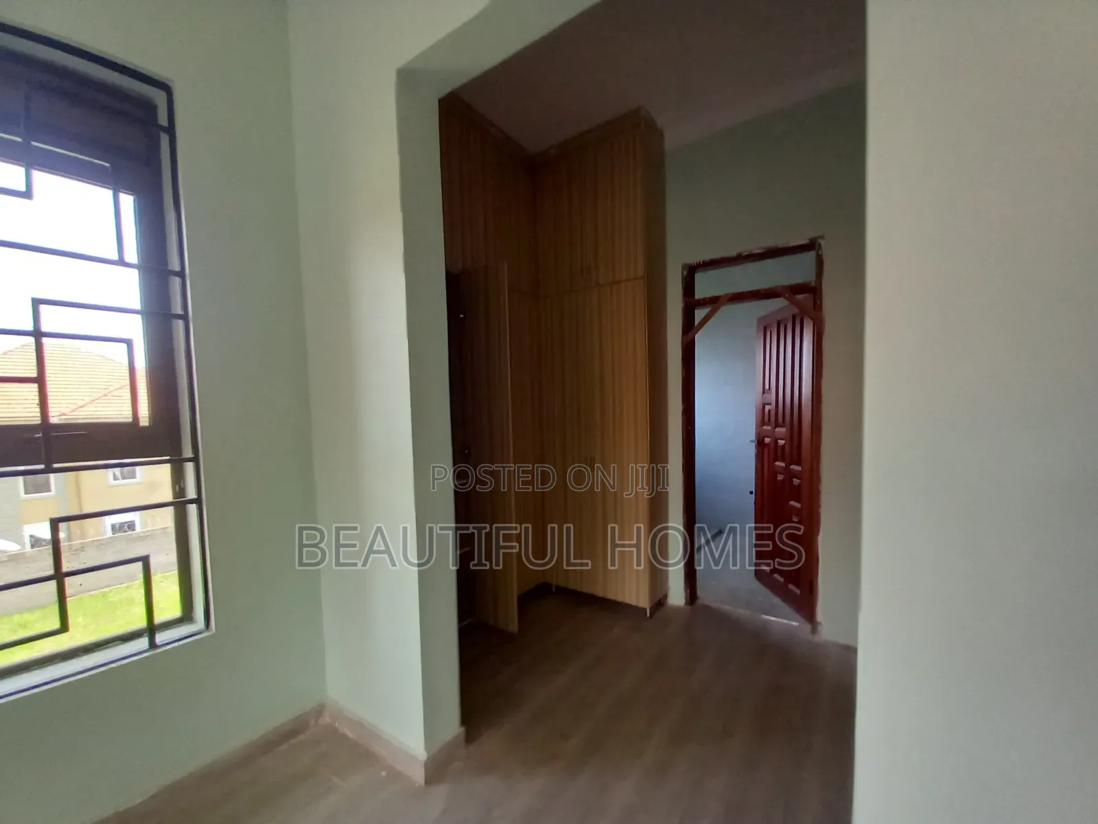 Furnished 4bdrm Duplex in Kira Modern Tarmack for sale in Kira
