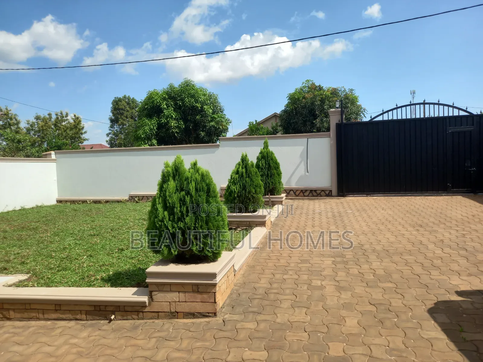 Furnished 4bdrm Bungalow in Kira for sale in Kira
