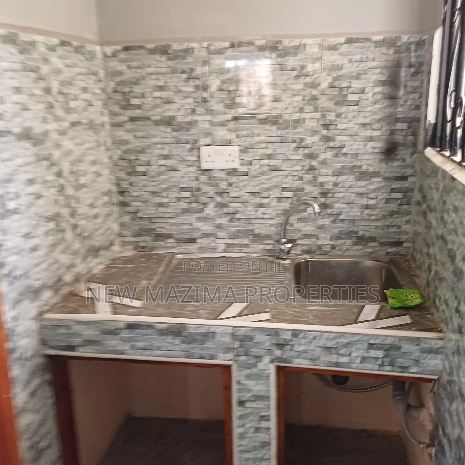 16bdrm Block of Flats in Rubaga Wakaliga, Division A for sale in Division A