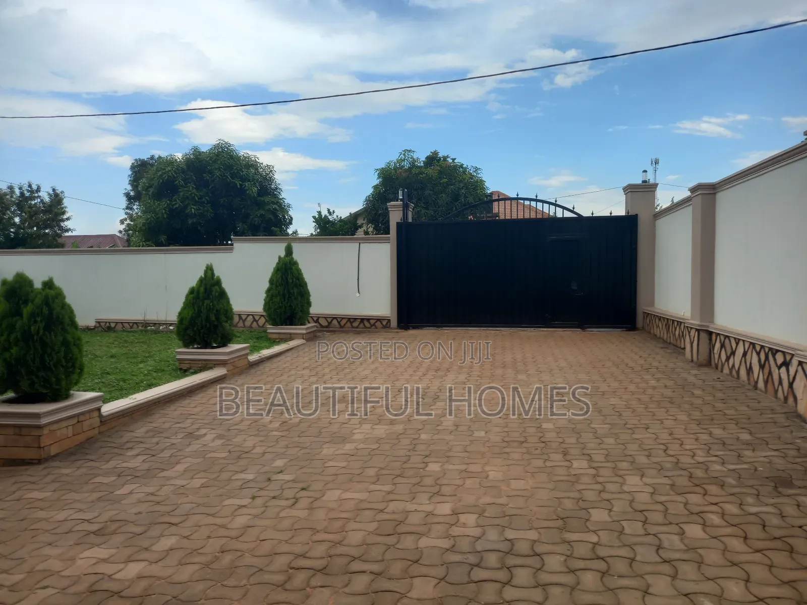 Furnished 4bdrm Maisonette in Kira for sale in Kira