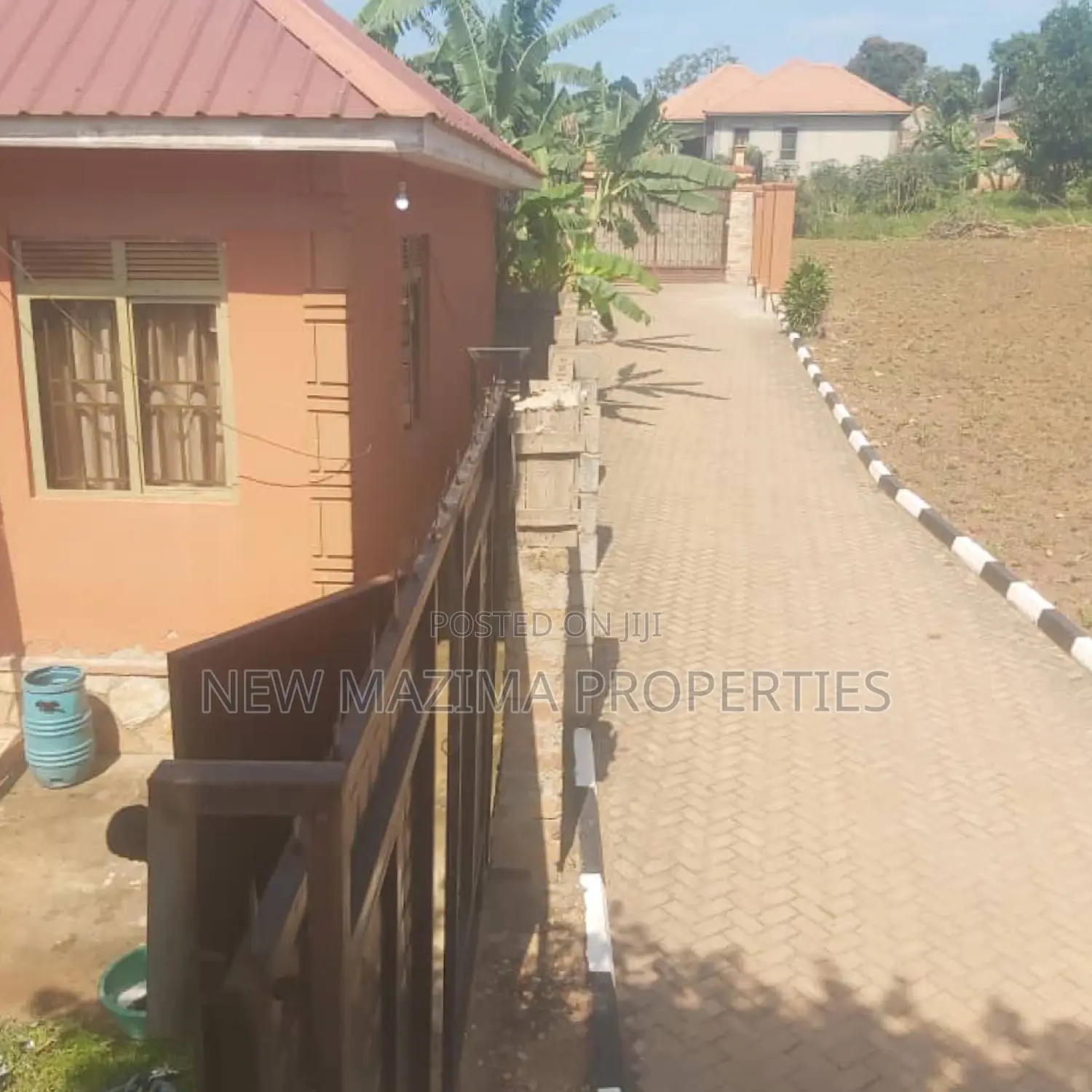 2bdrm House in Kitende Kitovu Ntebe, Division A for sale in Division A