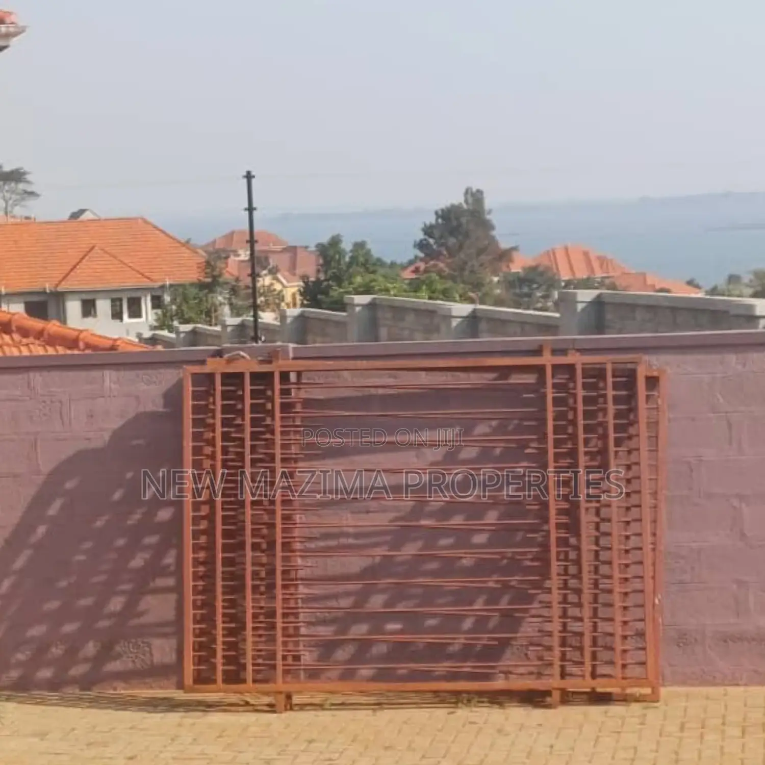 5bdrm Maisonette in Lubowa Heights, Division A for sale in Division A