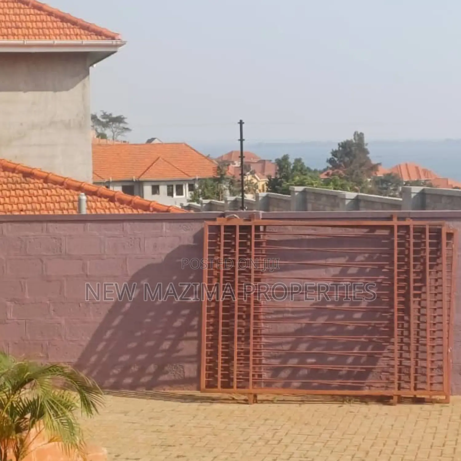 5bdrm Maisonette in Lubowa Heights, Division A for sale in Division A