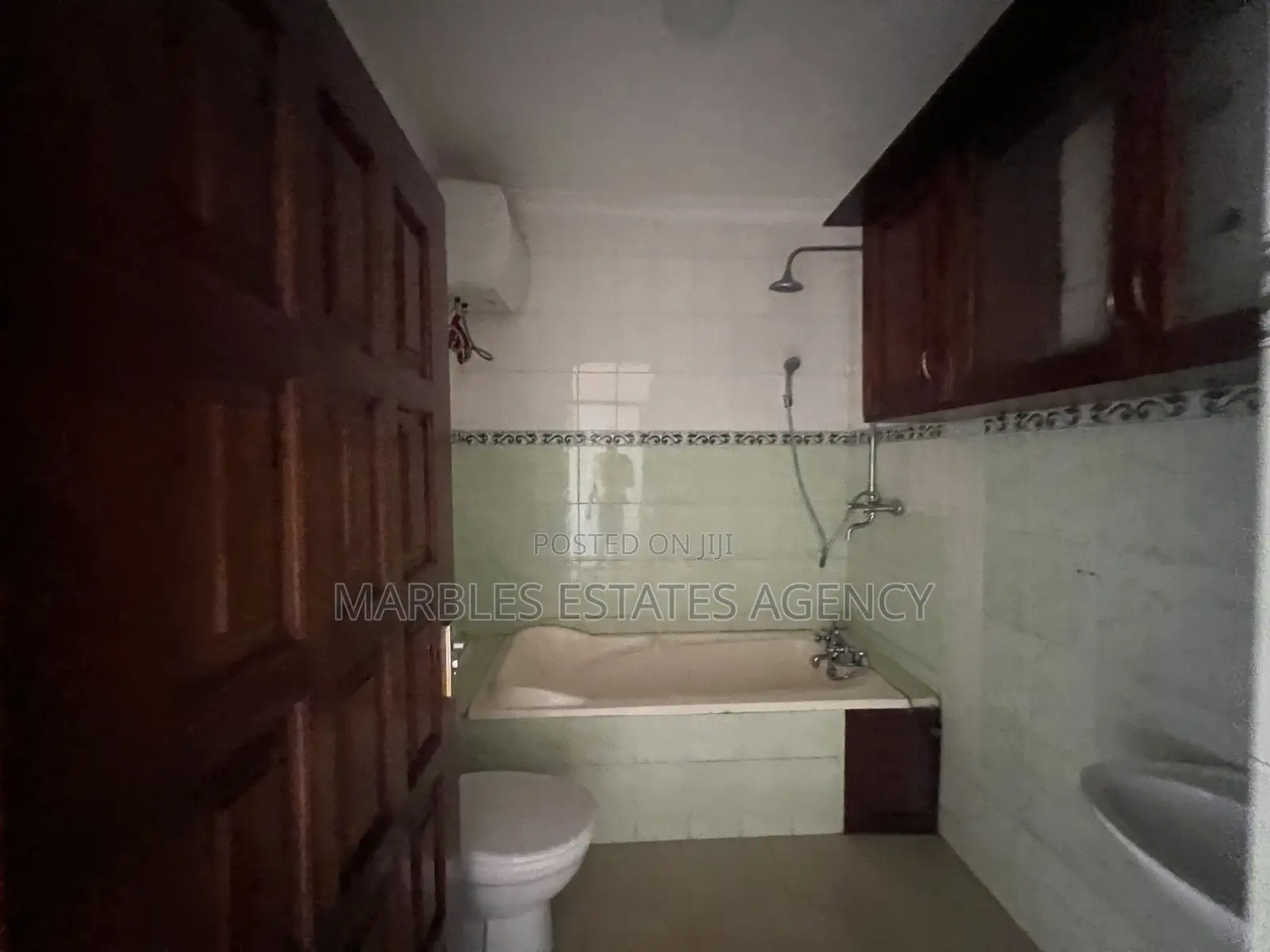 Furnished 10bdrm Bungalow in Mutungo, Central Division for rent in Central Division