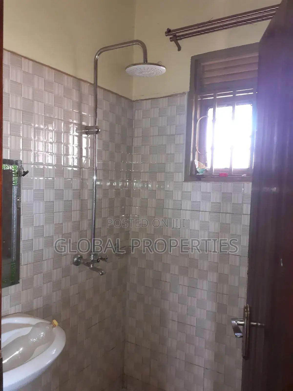 1bdrm Bungalow in Kira Kyaliwajala Rd, Central Division for rent in Central Division
