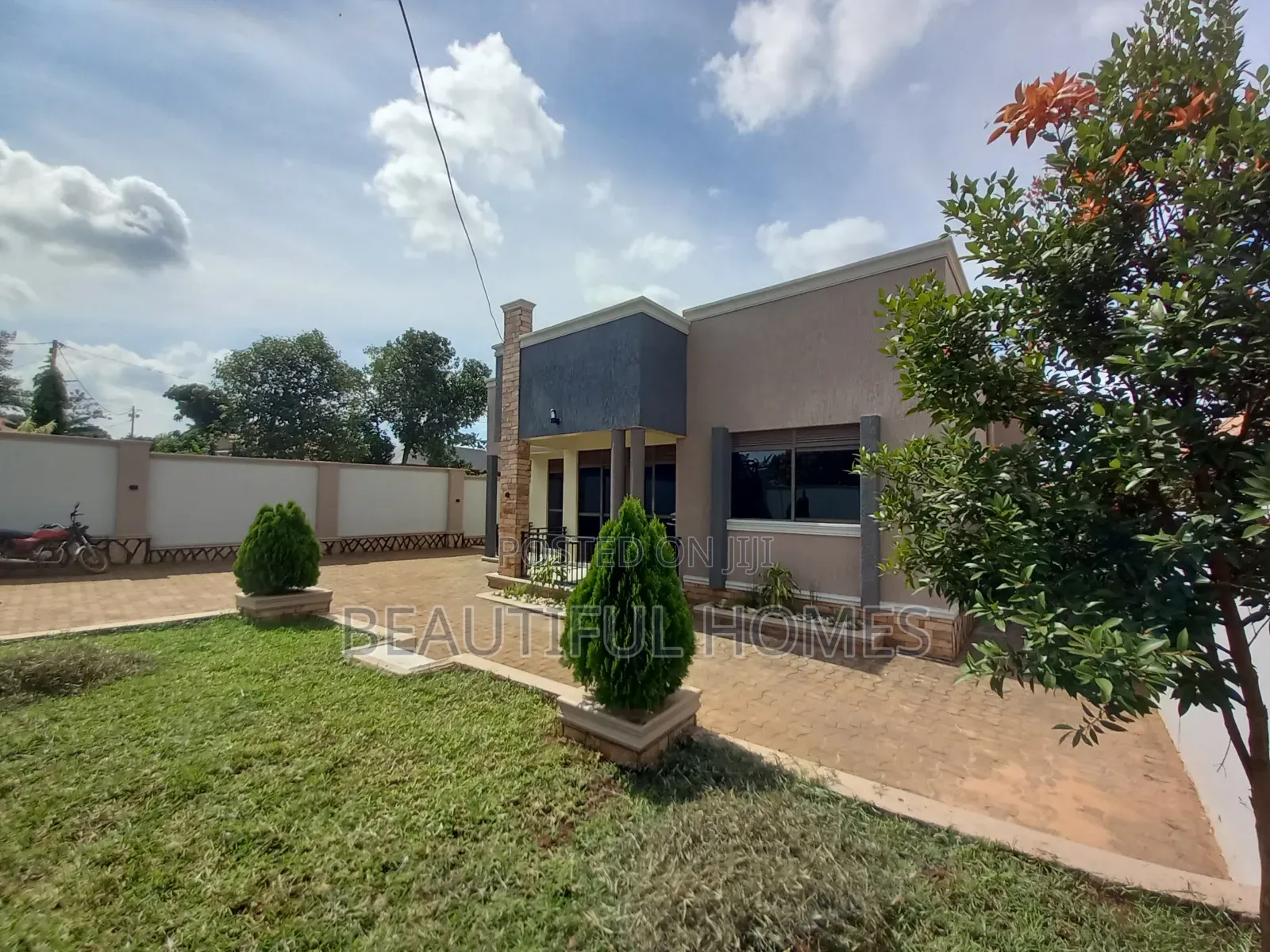Furnished 4bdrm Townhouse in Kira Central Division in Kira