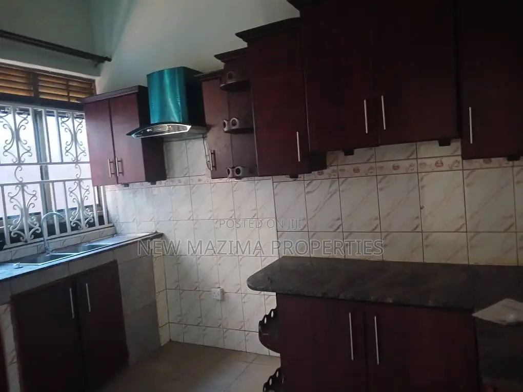 3bdrm Bungalow in Makindye Kizungu, Division A for rent in Division A