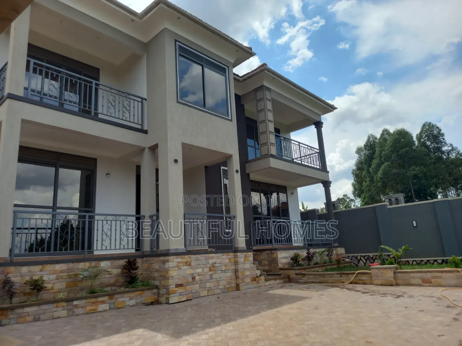 Furnished 6bdrm Duplex in Kira, Central Division for sale in Central Division