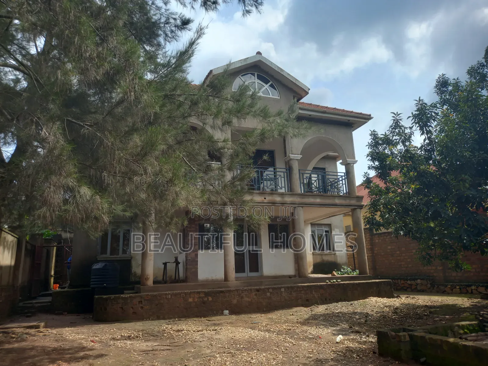 Furnished 5bdrm Duplex in Kira for sale in Kira