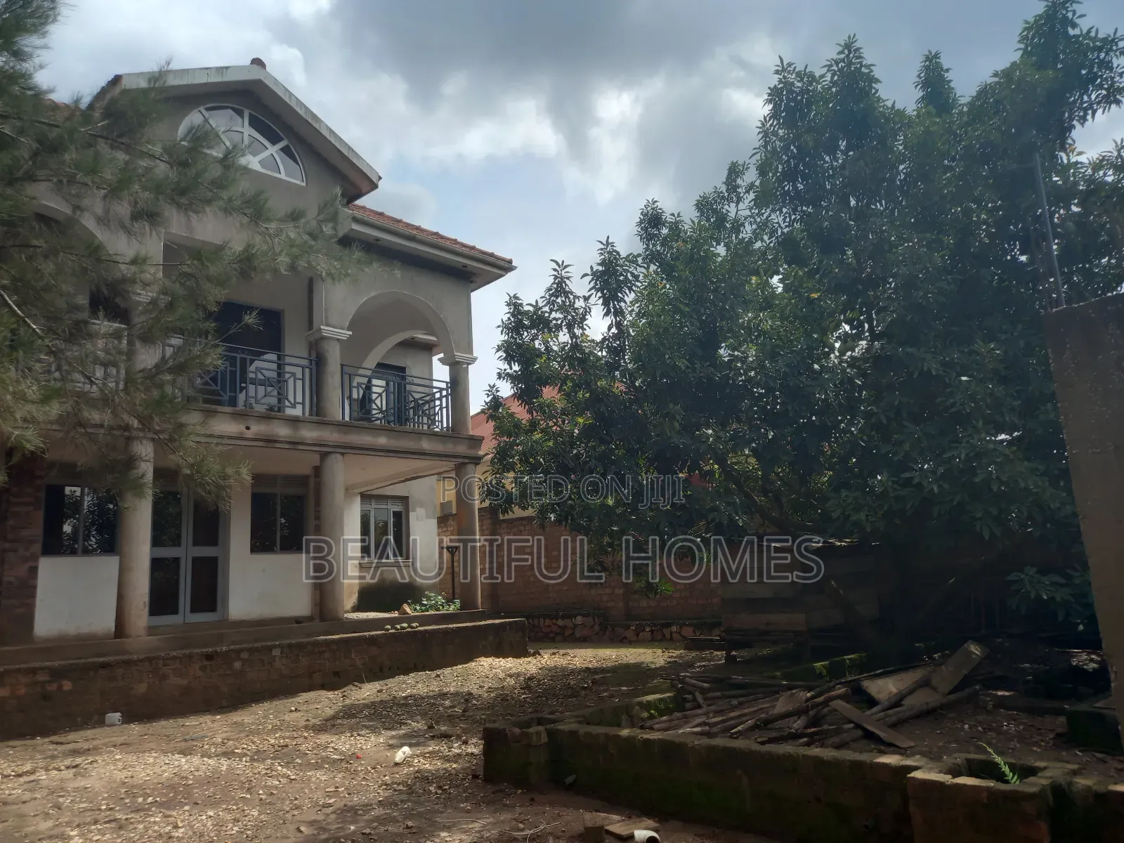 Furnished 5bdrm Duplex in Kira for sale in Kira