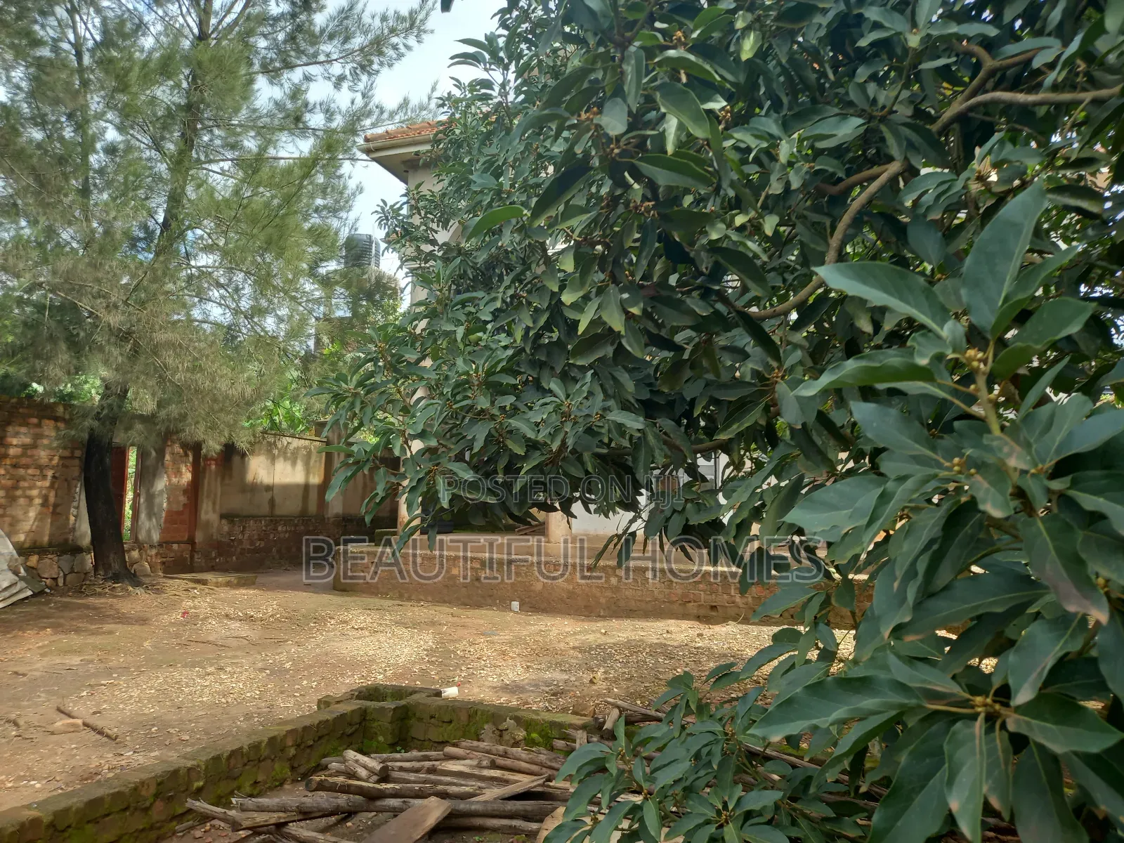 Furnished 5bdrm Duplex in Kira for sale in Kira