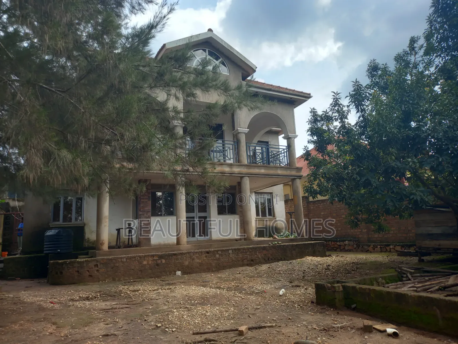 Furnished 5bdrm Duplex in Kira for sale in Kira